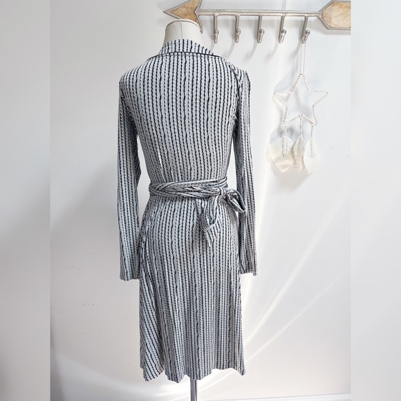 💖Banana Republic Wrap Dress💖 - Picture 3 of 7